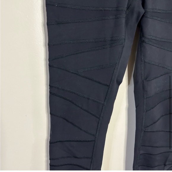 LULULEMON TeCh mesh leggings 6 - Picture 2 of 6